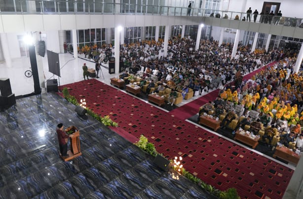 Mendikdasmen Abdul Mu'ti, menegaskan pentingnya sumber daya manusia (SDM) unggul dalam membangun bangsa saat menghadiri Milad Muhammadiyah ke-112 dan Universitas Muhammadiyah Kudus ke-26, Sabtu (16/11/2024). (Dok/Kemdikdasmen)