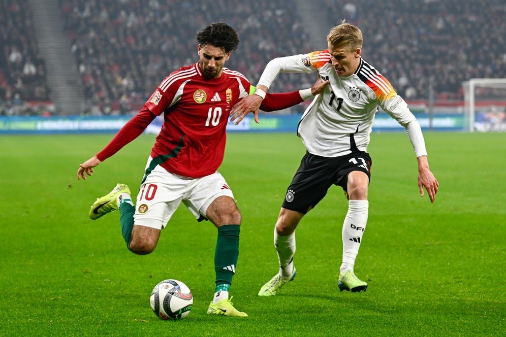 Duel Dominik Szoboszlai dan Chris Fuhrich dalam laga UEFA Nations League antara Hungaria vs Jerman, Rabu (20/11/2024).