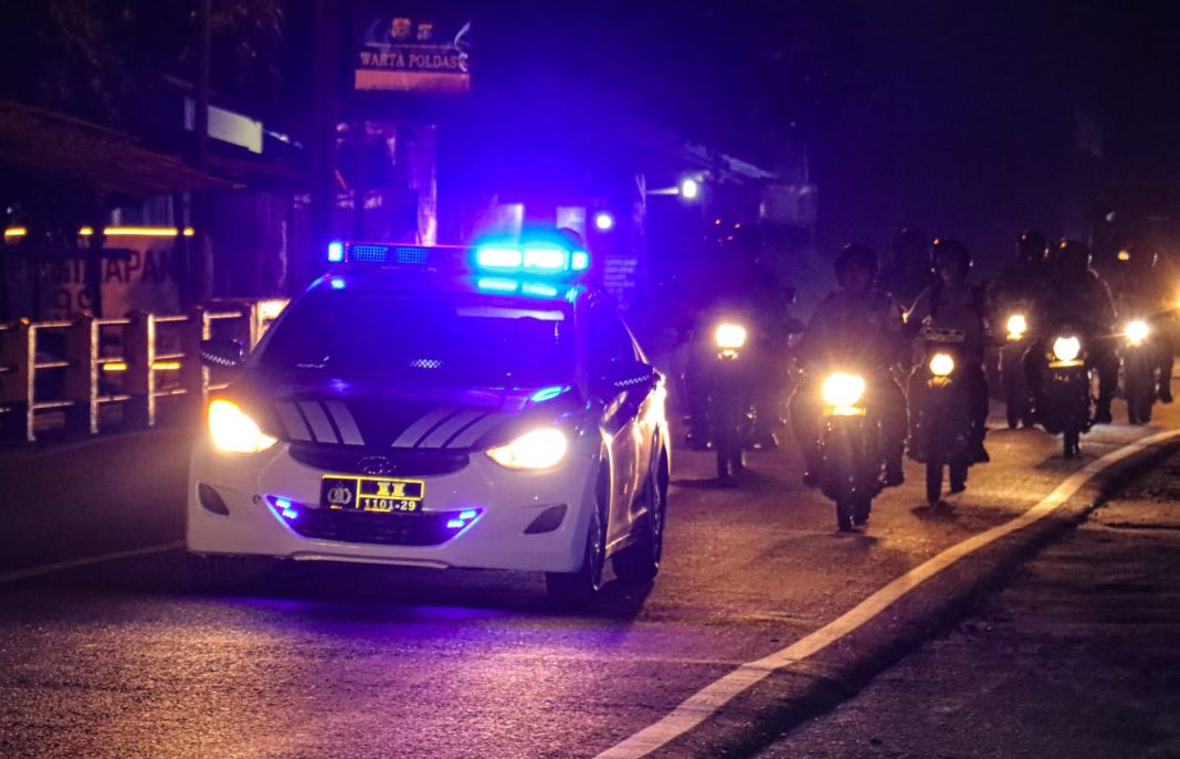 Petugas gabungan saat melakukan patroli skala besar di sejumlah lokasi di Kota Tebingtinggi, Rabu (20/11/2024) malam. (Dok/Humas Polres Tebingtinggi)