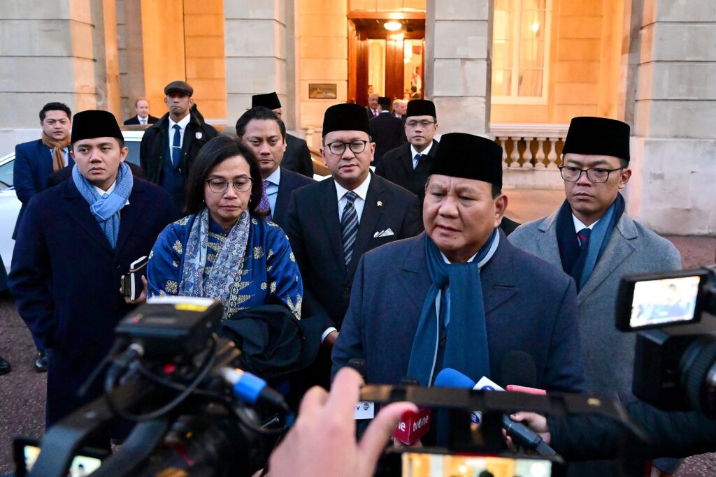 Presiden Prabowo Subianto memberikan keterangan kepada awak media, usai menghadiri CEO Roundtable Forum, London, Kamis (21/11/2024). (Dok/BPMI Setpres)