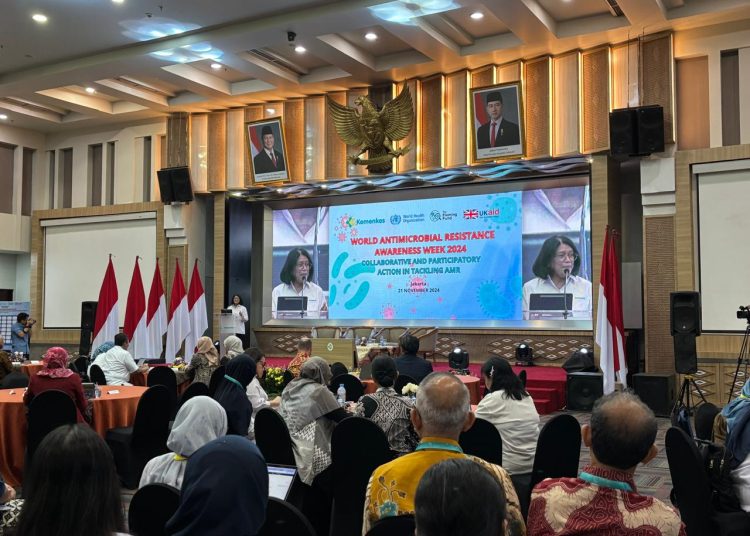 Direktur Jenderal Kefarmasian dan Alat Kesehatan, Dr L Rizka Andalucia Apt, menyampaikan pentingnya pengawasan pendistribusian antibiotik untuk mengatasi resistansi antimikroba. (Dok/Kemenkes)