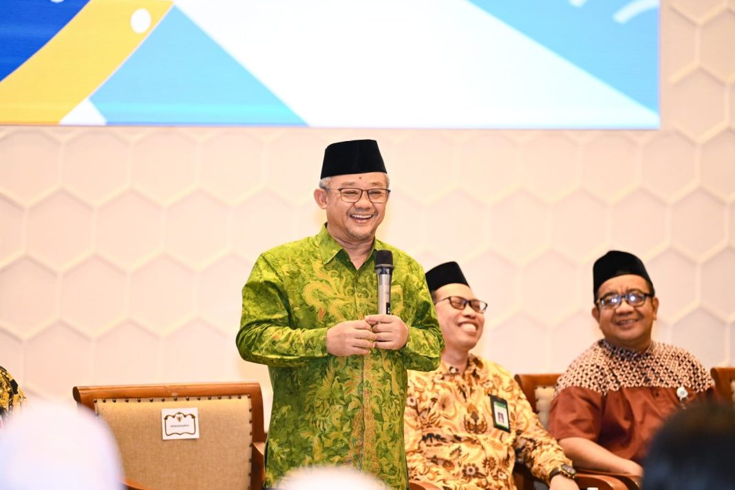 Menteri Pendidikan Dasar dan Menengah (Mendikdasmen), Abdul Mu’ti dalam acara “Penguatan Karakter dan Strategi Publikasi Duta SMA Tahun 2024” di Jakarta, Jumat (22/11/2024). (Dok/Kemendikdasmen)