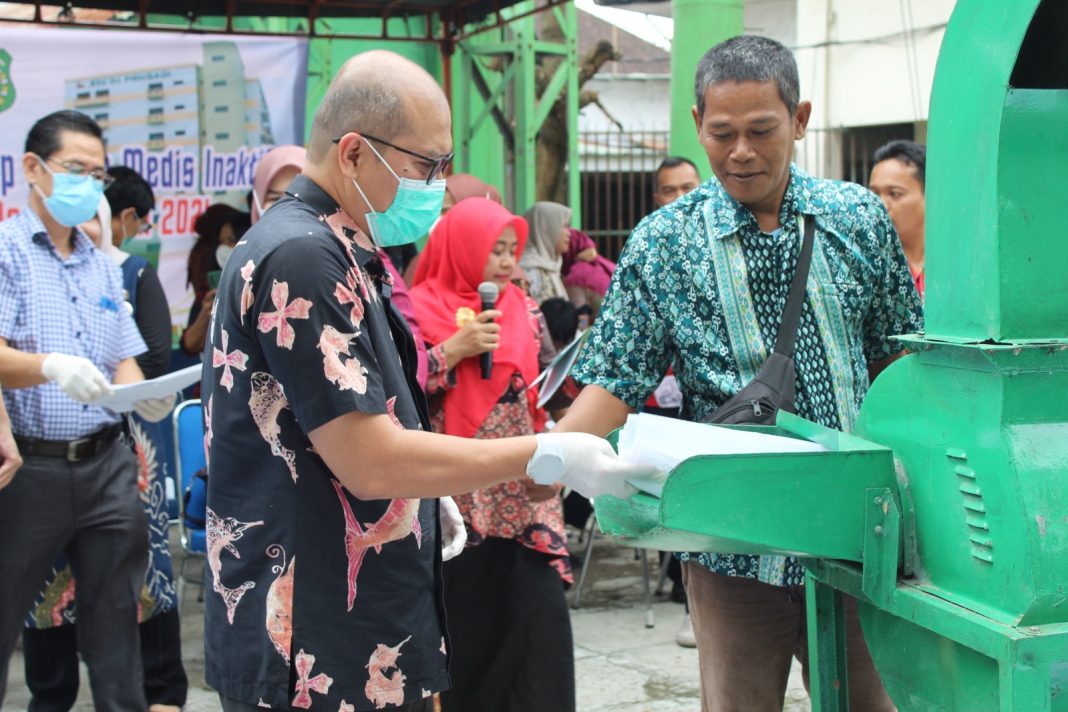 RSUD Dr Pirngadi Kota Medan memusnahkan 85.759 berkas arsip rekam medis inaktif dari tahun 1999 hingga 2016 di halaman Gedung TPP RSUD Dr Pirngadi pada Kamis (21/11/2024).