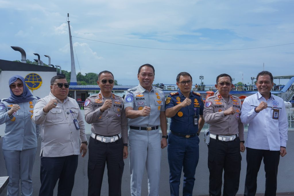 Irjen Pol Aan Suhanan bersama jajaran terkait meninjau infrastruktur di Pelabuhan Merak guna memastikan kelancaran Operasi Lilin 2024 dan kelancaran Nataru.