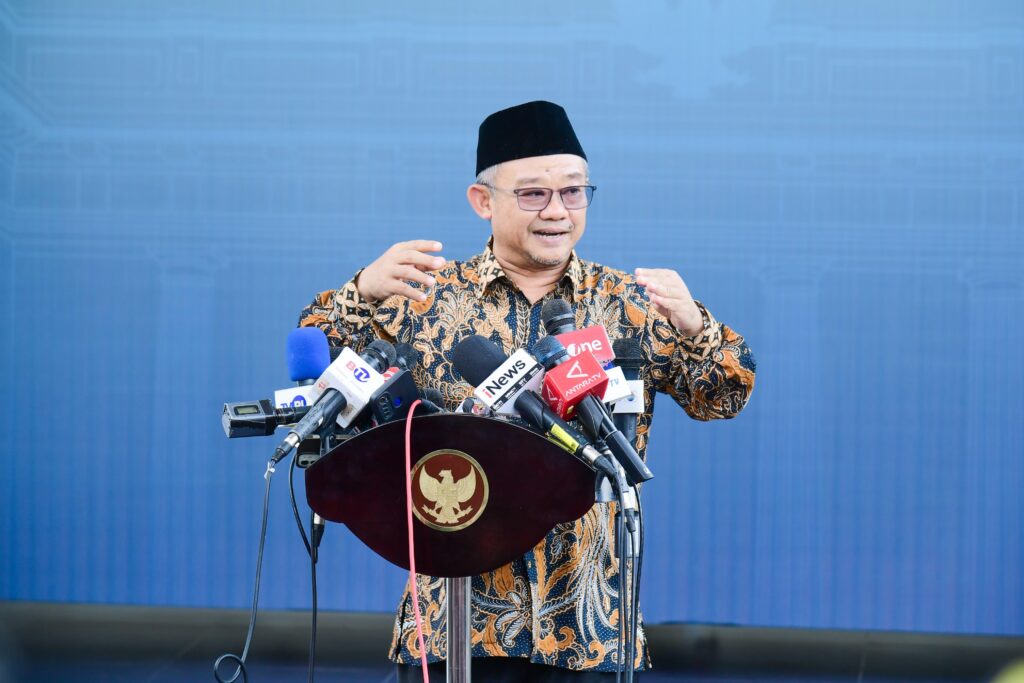 Mendikdasmen Abdul Mu’ti memberikan keterangan pers usai pertemuan dengan Presiden Prabowo Subianto, di Istana Merdeka, Jakarta, Selasa (26/11/2024). (Dok/BPMI Setpres)