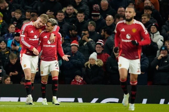 Selebrasi Rasmus Hojlund dan Antony dalam laga Liga Europa antara Manchester United vs Bodo/Glimt, Jumat (29/11/2024).