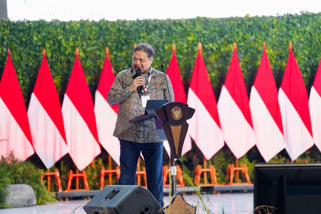 Menteri Koordinator Bidang Perekonomian, Airlangga Hartarto, memberikan arahan dalam Rapat Koordinasi Nasional (Rakornas) di Sentul, Kabupaten Bogor, Jawa Barat, Kamis (7/11/2024). (Dok/Kemenkeu)