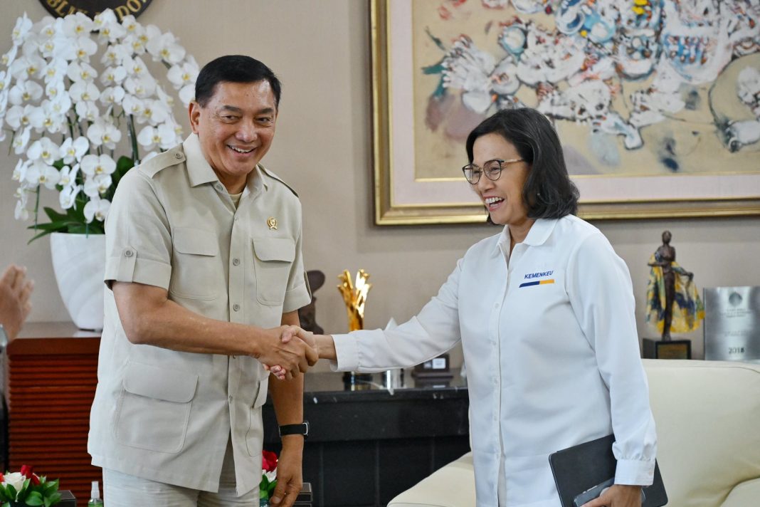 Menteri Pertahanan Republik Indonesia (Menhan) RI, Sjafrie Sjamsoeddin, menemui Menteri Keuangan, Sri Mulyani, Membahas Optimalisasi dan Transparansi Anggaran Pertahanan, Jakarta, Senin (4/11/2024). (Dok/Kemenkeu)