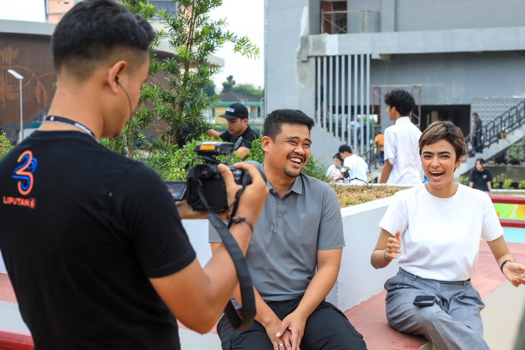 Wali Kota Medan, Bobby Nasution, meninjau fasilitas baru di Kebun Bunga yang telah rampung, Sabtu (28/12/2024). (Dok/Diskominfo Kota Medan)