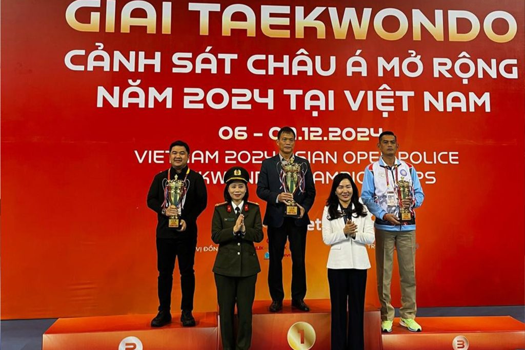 Tim Taekwondo Garuda Bhayangkara Presisi Polri meraih juara umum kedua di Kejuaraan Taekwondo Polisi Terbuka 2024 di Quang Ninh, Vietnam, dengan total 26 medali yang diraih. (Dok/Humas Polri)