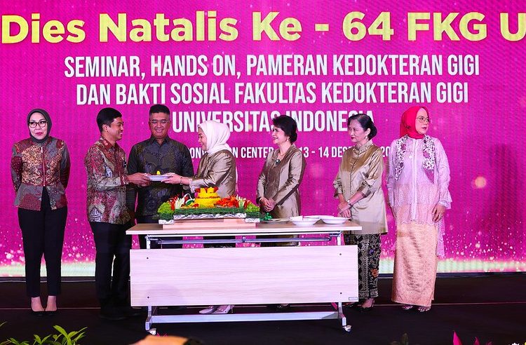 Perayaan Dies Natalis ke-64 Fakultas Kedokteran Gigi UI di Jakarta Convention Center, dihadiri Wakil Menteri Kesehatan RI Prof dr Dante Saksono Harbuwono, Jumat (13/12/2024). (Dok/Kemenkes)