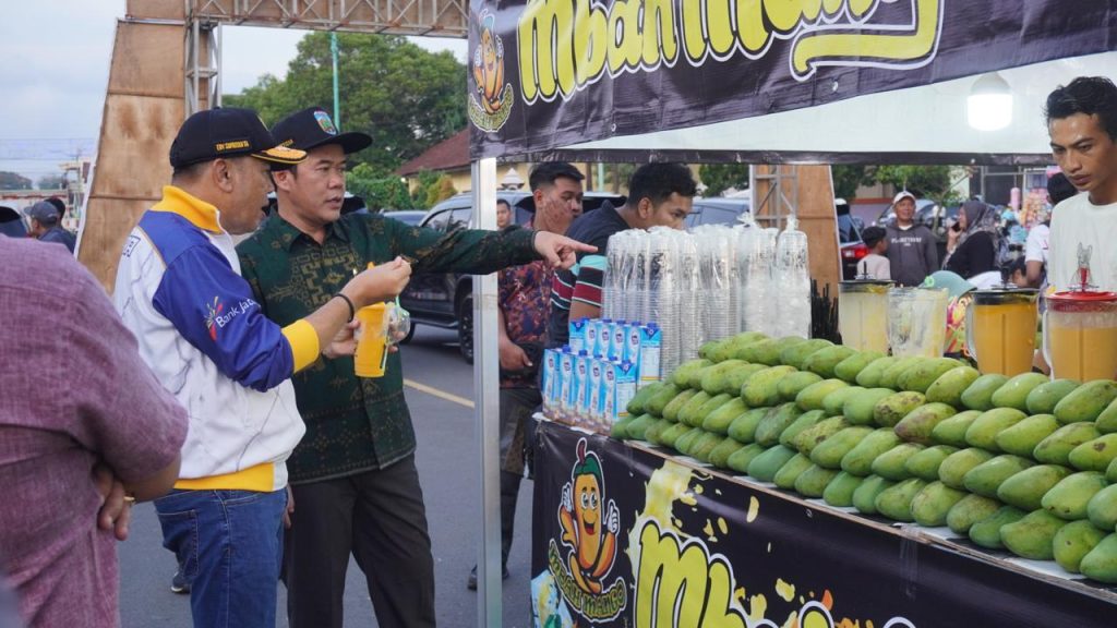 Expo UMKM Jepara yang digelar pada Jumat (27/12/2024) di Jalan Kartini, menampilkan produk kreatif dan kuliner tradisional dari pelaku UMKM lokal. (Dok/Diskominfo Jepara)