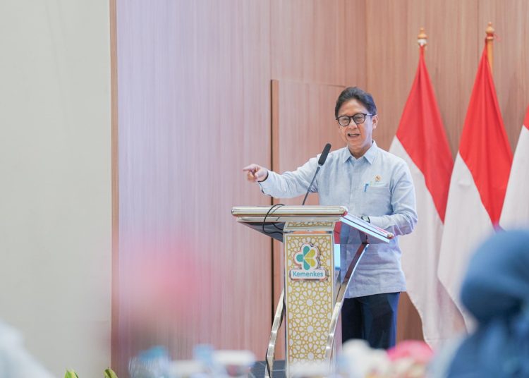 Menteri Kesehatan Budi Gunadi Sadikin memberikan sambutan dalam penyerahan STR Seumur Hidup Dokter Spesialis Warga Negara Indonesia lulusan Luar Negeri, di Jakarta, Senin (16/12/2024). (Dok/Kemenkes)