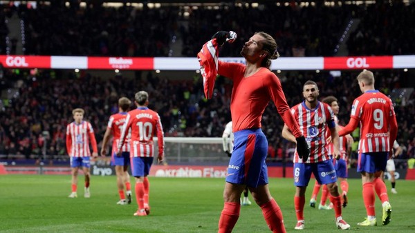 Antoine Griezmann mencetak gol kemenangan dalam laga Atletico Madrid melawan Sevilla pada Senin (9/12/2024).