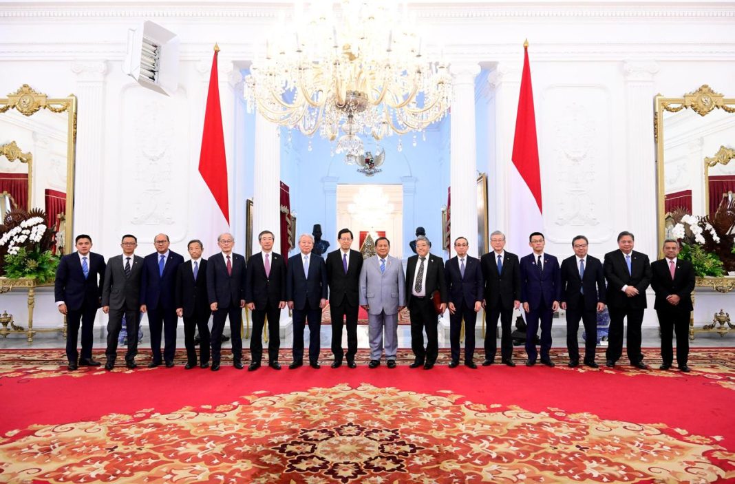 Presiden Prabowo Subianto menerima kunjungan delegasi Japan-Indonesia Association (JAPINDA) di Istana Merdeka, Jakarta, Kamis (05/12/2024). (Dok/BPMI Setpres)