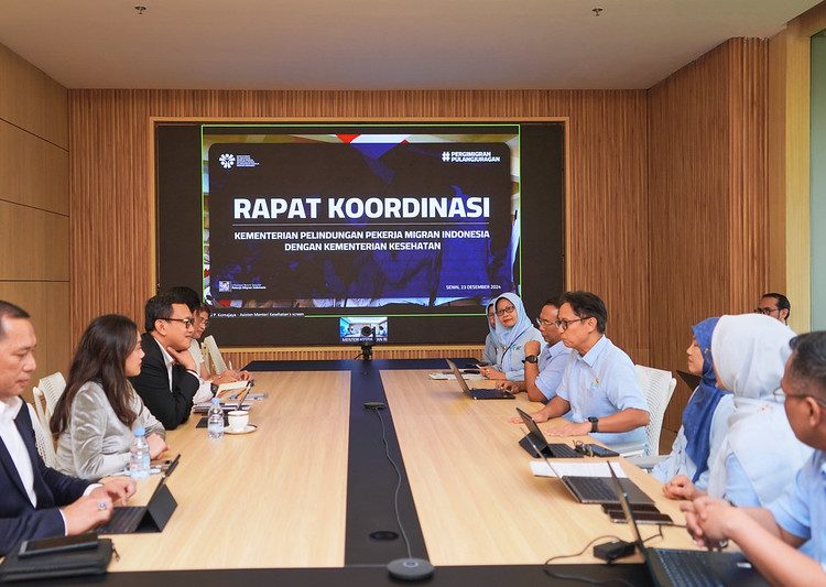 Menteri Kesehatan Budi Gunadi Sadikin dan Menteri P2MI Abdul Kadir Karding dalam rapat koordinasi membahas pengiriman tenaga kesehatan Indonesia ke luar negeri. (Dok/Kemenkes)