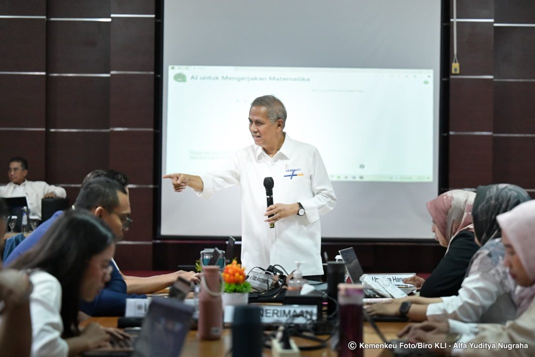 Wakil Menteri Keuangan Anggito Abimanyu saat sesi pelatihan 