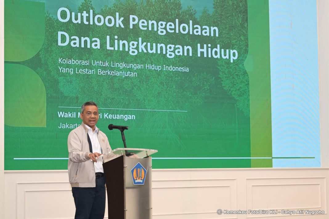 Wamenkeu Suahasil Nazara memberikan sambutan dalam acara Outlook Pengelolaan Dana Lingkungan Hidup yang diselenggarakan oleh Badan Pengelola Dana Lingkungan Hidup (BPDLH) di Jakarta, Kamis (19/12/2024). (Dok/Kemenkeu)