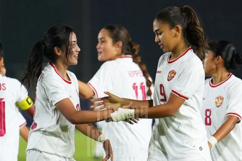 Timnas Putri Indonesia merayakan gol Claudia Scheunemann ke gawang Timnas Putri Singapura, Senin (2/12/2024). (Dok/PSSI)