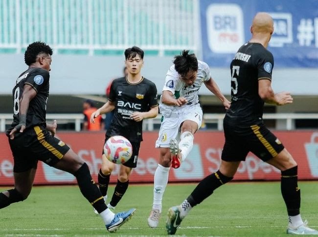 Laga Dewa United vs PSS Sleman di Stadion Pakansari, Bogor, Selasa (3/12/2024).