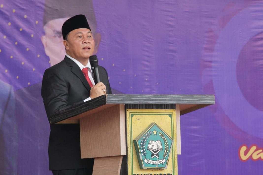 Kakanwil Kemenag Sumut H Ahmad Qosbi saat memberi penjelasan kepada seluruh Kabid dan Katim Kanwil Kemenag Sumut terkait program penyusunan Kurikulum Masjid. (Dok/Humas Kanwil Kemenag Sumut)