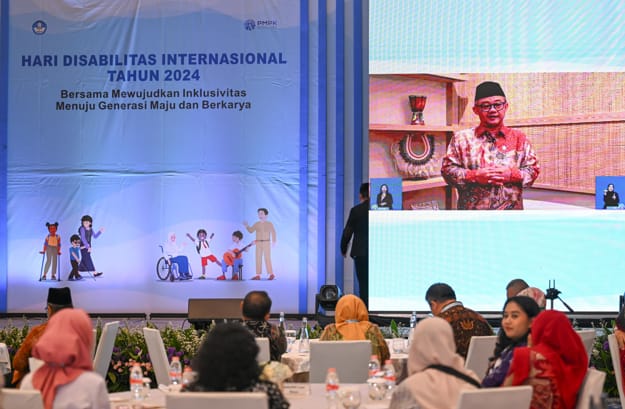 Menteri Pendidikan Dasar dan Menengah Abdul Mu'ti menyampaikan sambutan dalam peringatan Hari Disabilitas Internasional 2024. (Dok/Kemendikdasmen)