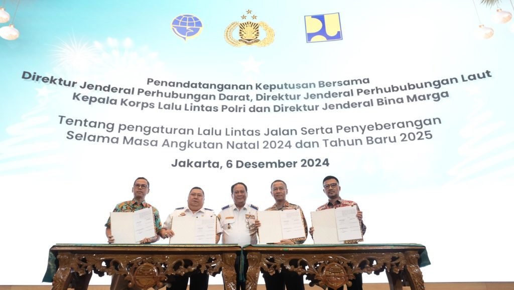 Kakorlantas Polri, Irjen Pol Aan Suhanan, menghadiri Rapat Koordinasi persiapan angkutan Natal dan Tahun Baru 2025 di Kementerian Perhubungan, Jakarta, yang juga diikuti dengan penandatanganan Surat Keputusan Bersama mengenai pengaturan lalu lintas dan penyeberangan. (Dok/Humas Polri)