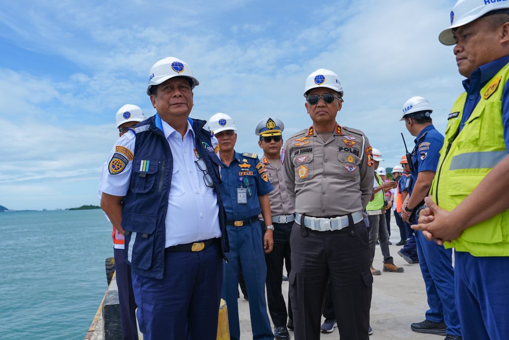 Wamenhub Suntana dan Kakorlantas Polri Irjen Pol Aan Suhanan meninjau kesiapan pelabuhan di Lampung.