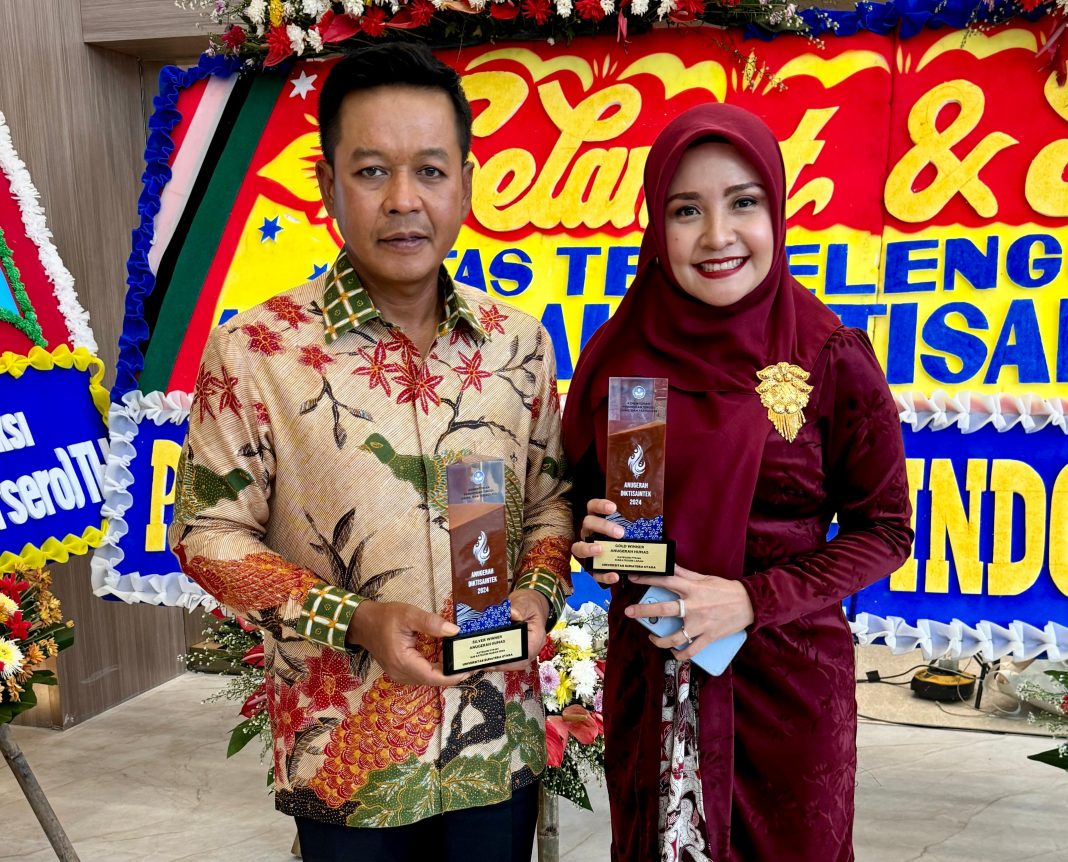 Rektor USU Prof Muryanto Amin bersama Humas Amalia Meutia. (Dok/USU)