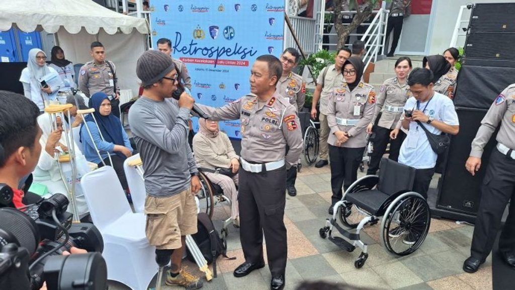 Kepala Korps Lalu Lintas (Korlantas) Polri Irjen Pol Aan Suhanan dalam kegiatan Retrospeksi Mengenang Korban Kecelakaan Lalu Lintas di Pos Polisi Bundaran HI, Jakarta Pusat.