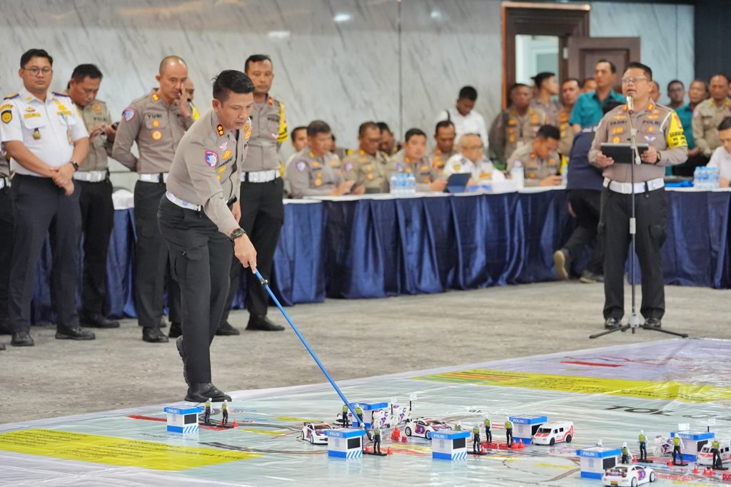 Korlantas Polri gelar Tactical Floor Game (TFG) di Aula Madellu, pada Sabtu (14/12/2024), untuk mempersiapkan Operasi Lilin 2024.