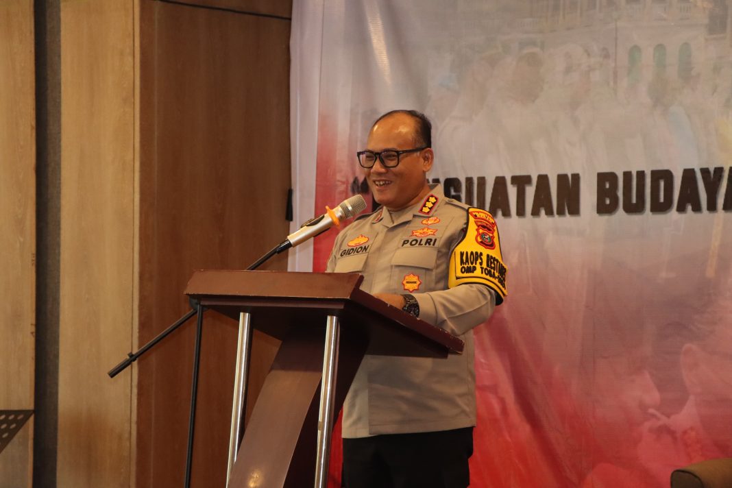 Kapolrestabes Medan Kombes Pol Gidion Arif Setyawan menyerukan semangat melestarikan budaya lokal saat acara cooling system pasca-Pilkada 2024, di Hotel Radison, Jalan H Adam Malik Medan, Kamis (19/12/2024). (Dok/Polrestabes Medan)