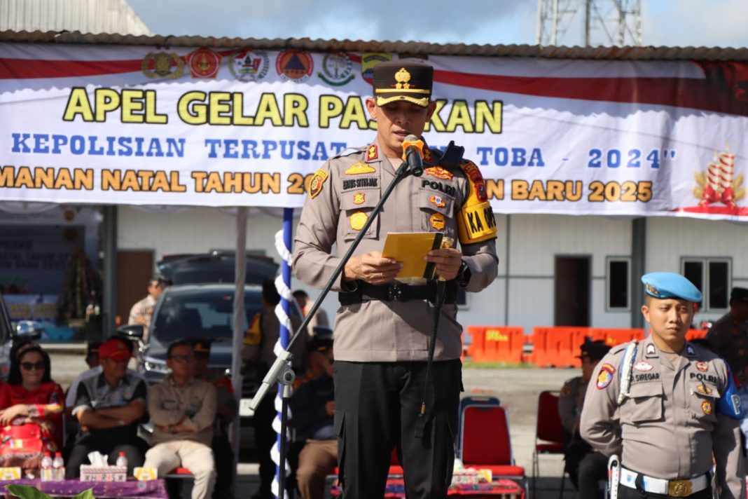 Kapolres Taput AKBP Ernis Sitinjak memimpin Apel Gelar Pasukan Operasi Lilin Toba 2024 yang dilaksanakan di Terminal Madya Tarutung.