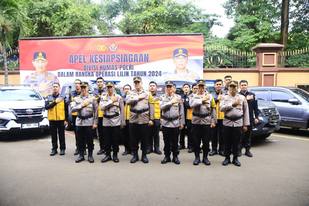 Tim UKL Divisi Humas Polri diberangkatkan untuk mendukung Operasi Lilin 2024, Jakarta, Jumat (20/12/2024).