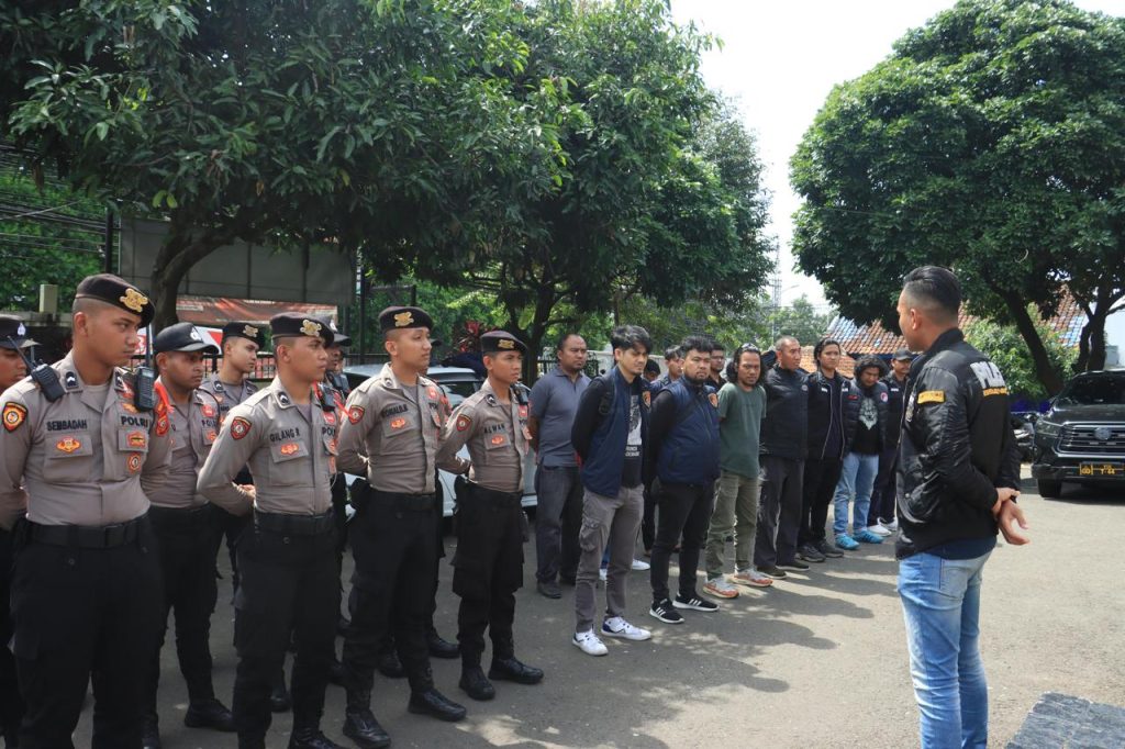Polres Bogor melakukan patroli gabungan di kawasan Puncak untuk menertibkan 