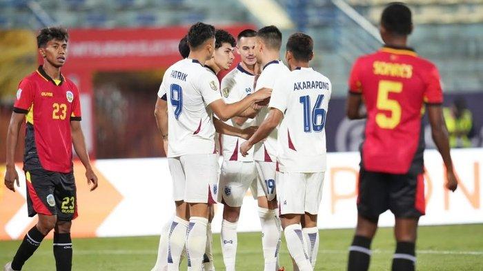 Selebrasi para pemain Thailand setelah mencetak gol ke gawang Timor Leste dalam laga Grup A Piala AFF 2024, Minggu (8/12/2024).