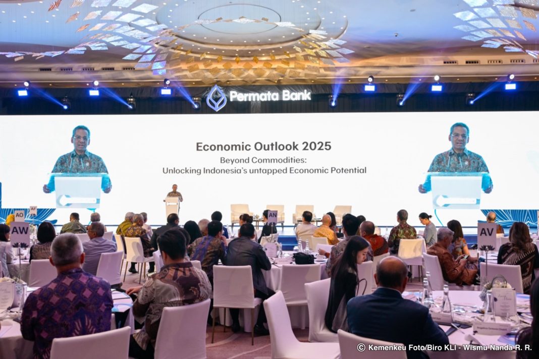 Wakil Menteri Keuangan Suahasil Nazara memberikan sambutan dalam acara Permata Bank Economic Outlook 2025 di Jakarta pada Selasa (3/12/2024). (Dok/Kemenkeu)