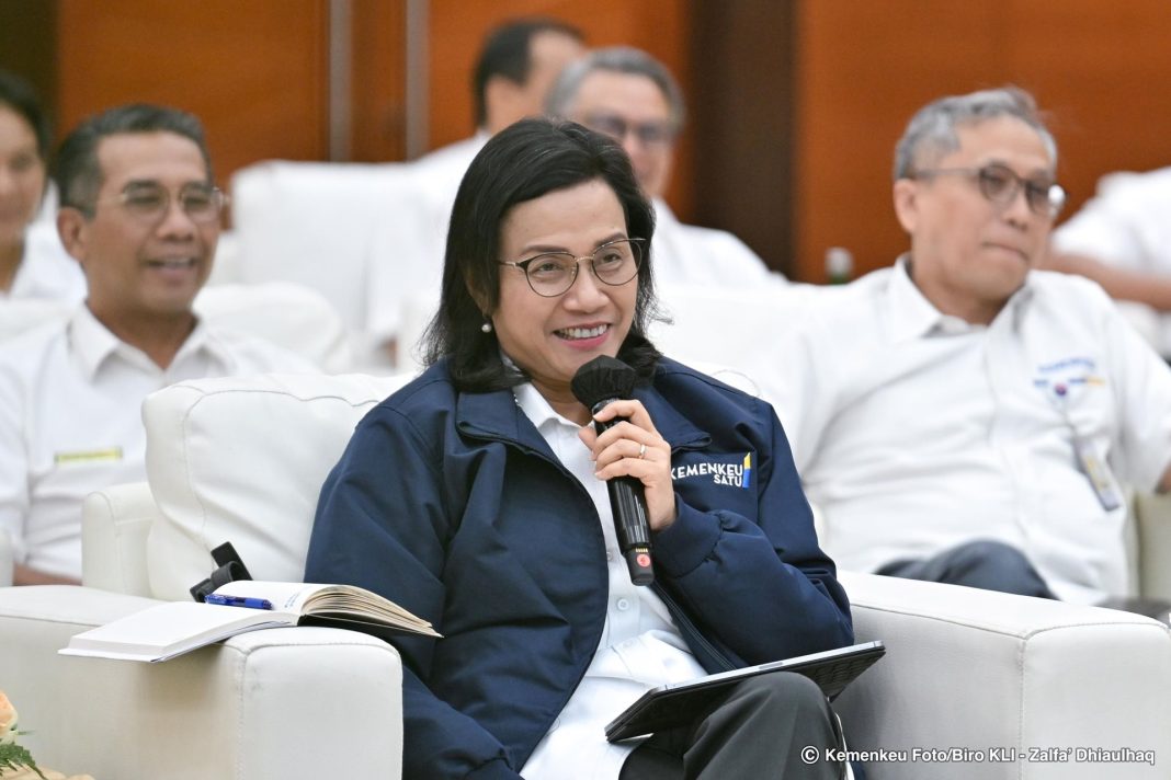 Menteri Keuangan Sri Mulyani Indrawati memimpin dialog akhir tahun dengan perwakilan kantor wilayah Kementerian Keuangan di seluruh Indonesia pada Senin (30/12/2024). (Dok/Kemenkeu)