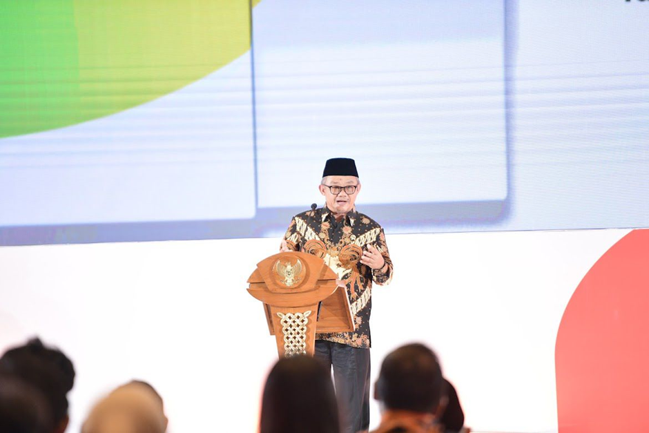 Menteri Pendidikan Dasar dan Menengah, Abdul Mu’ti, memberikan sambutan pada acara Gelar Karya Prestasi Anak Bangsa 2024 di Jakarta. (Dok/Kemendikdasmen)