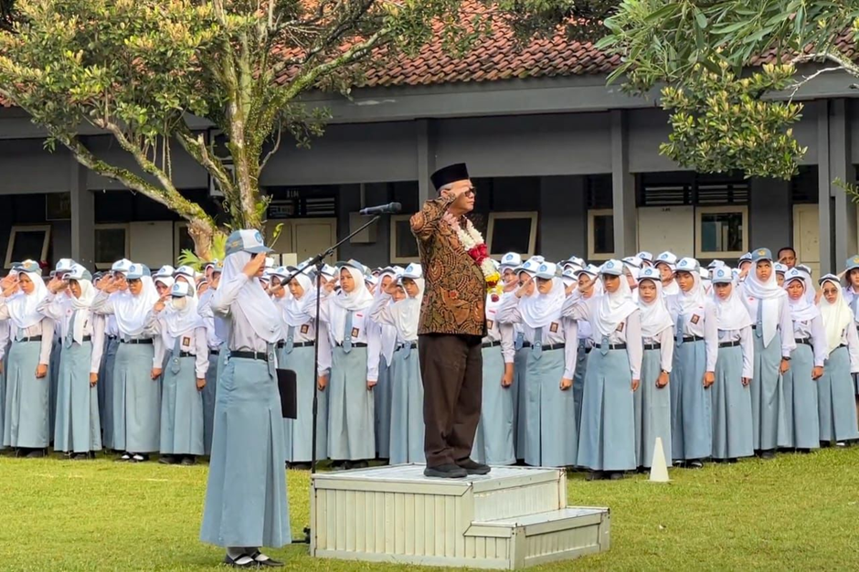 Mendikdasmen Abdul Mu’ti memberikan amanat mengenai program 