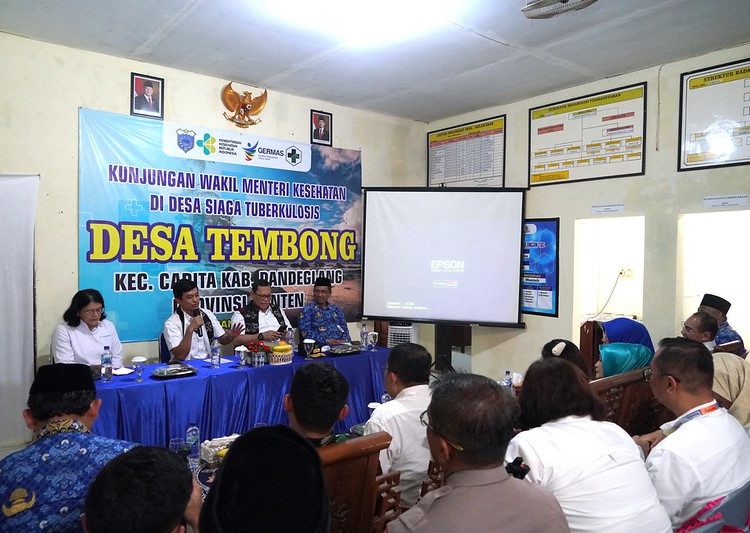 Wakil Menteri Kesehatan RI melakukan kunjungan kerja di Desa Tembong, Banten, yang menjadi contoh sukses dalam pengembangan Desa Siaga TB. (Dok/Kemenkes)