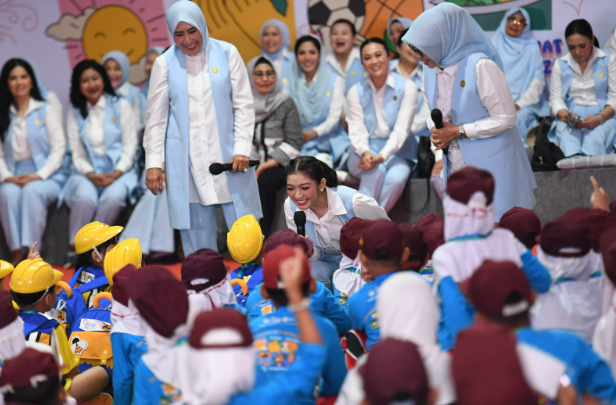 Sosialisasi Gerakan 7 Kebiasaan Anak Indonesia Hebat di SDN Taman, Serang, pada Selasa (14/1/2025), dihadiri oleh Ibu Wakil Presiden dan anggota SERUNI Era Kabinet Merah Putih. (Dok/Kemendikdasmen)