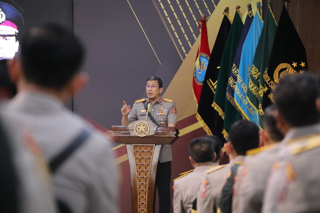 Wakapolri, Komisaris Jenderal Polisi Drs Ahmad Dofiri MSi, membuka pendidikan Sespimti Polri Dikreg ke-34 dan Sespimmen Polri Dikreg ke-65 TA 2025 di Gedung Utaryo, Lembang. (Dok/Humas Polri)