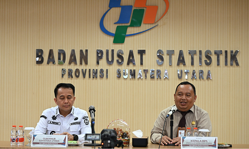 Kepala Badan Pusat Statistik (BPS) Provinsi Sumut, Asim Saputra, memberikan keterangan terkait penurunan jumlah penduduk miskin di Sumatera Utara pada Rabu (15/1/2025). (Dok/Diskominfo Sumut)