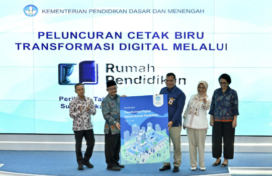 Menteri Abdul Mu'ti saat meresmikan Cetak Biru Transformasi Digital melalui Rumah Pendidikan, Tangerang Selatan, Selasa (21/1/2025). (Dok/Kemendikdasmen)