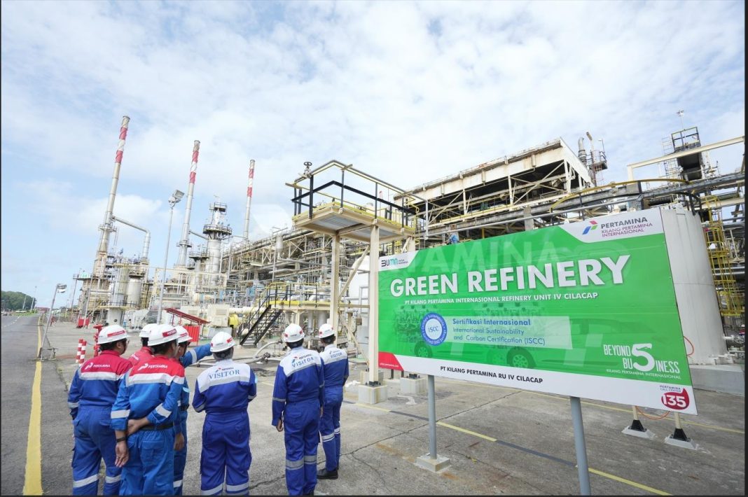Sertifikasi ISCC dan CORSIA yang diraih oleh Kilang Cilacap membuka jalan bagi produksi Sustainable Aviation Fuel (SAF) berbahan baku minyak jelantah. (Dok/Pertamina)