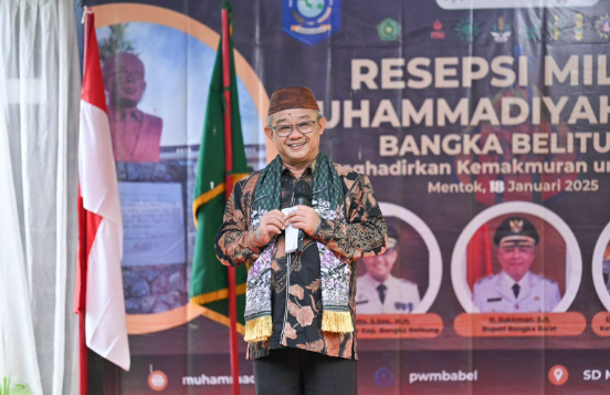 Mendikdasmen Abdul Mu'ti dalam acara Milad ke-112 Muhammadiyah di Bangka Barat, Sabtu (18/1/2025). (Dok/Kemendikdasmen)