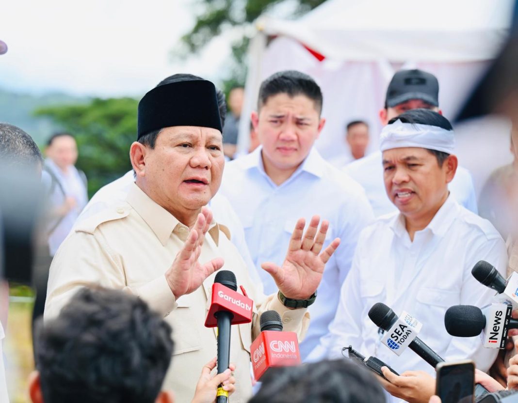 Presiden Prabowo Subianto memberikan keterangannya di Kabupaten Sumedang, Provinsi Jawa Barat, Senin (20/01/2025). (Dok/BPMI Setpres)