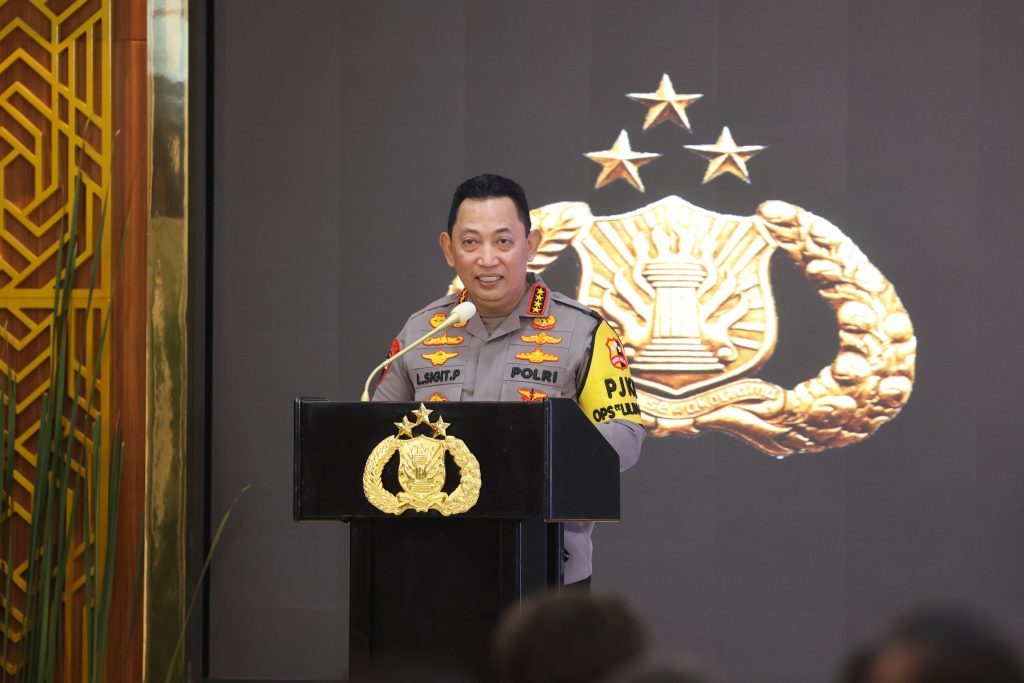 Kapolri Jenderal Polisi Listyo Sigit Prabowo memberikan keterangan pers terkait keberhasilan pengamanan mudik Lebaran 2024, Jakarta, Selasa (31/12/2024).