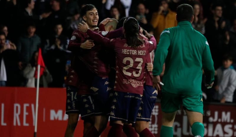 Para pemain Pontevedra melakukan selebrasi usai mencetak gol ke gawang Mallorca di laga Copa del Rey.